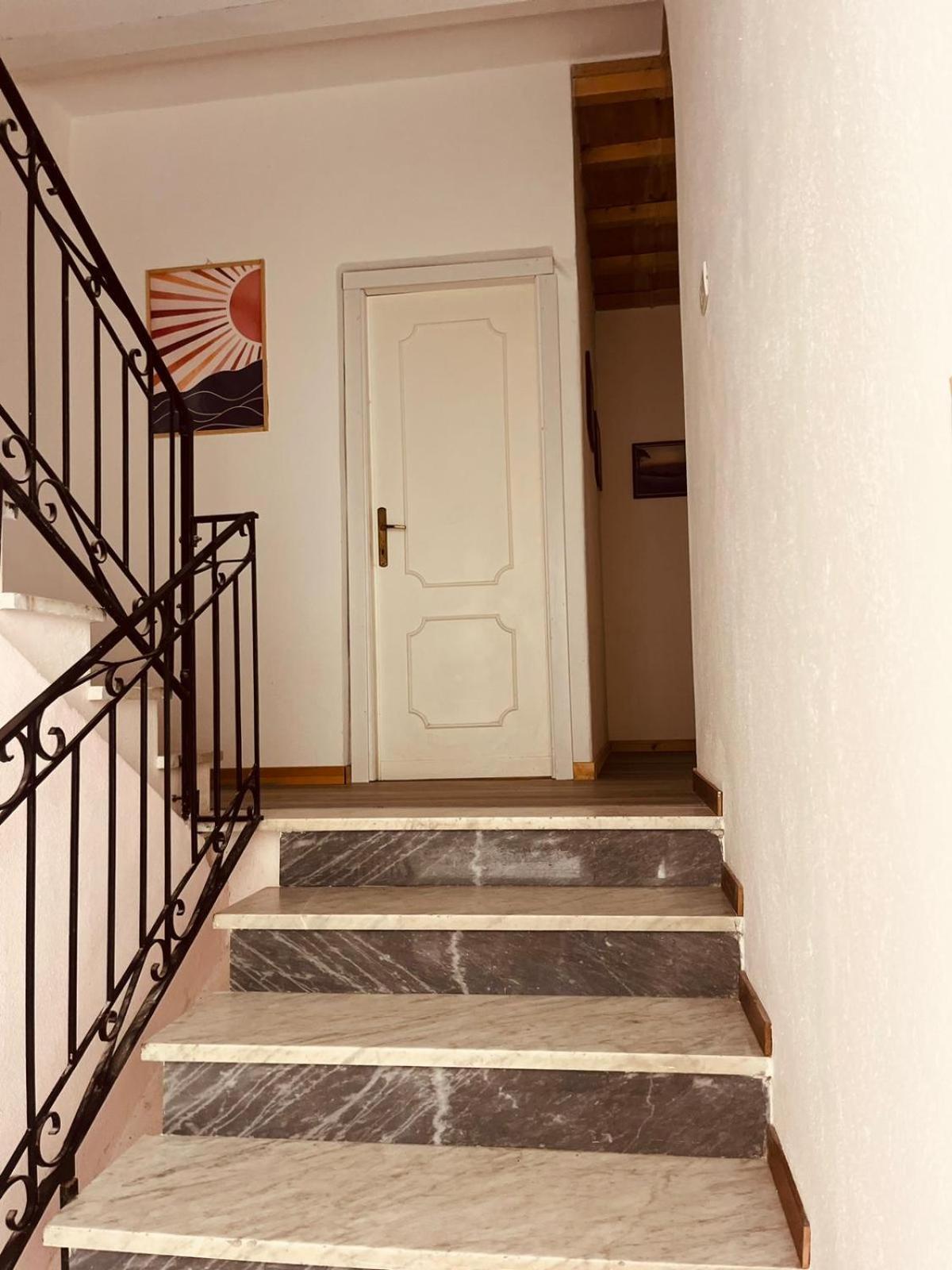 The Square Apartment Орозеи Екстериор снимка