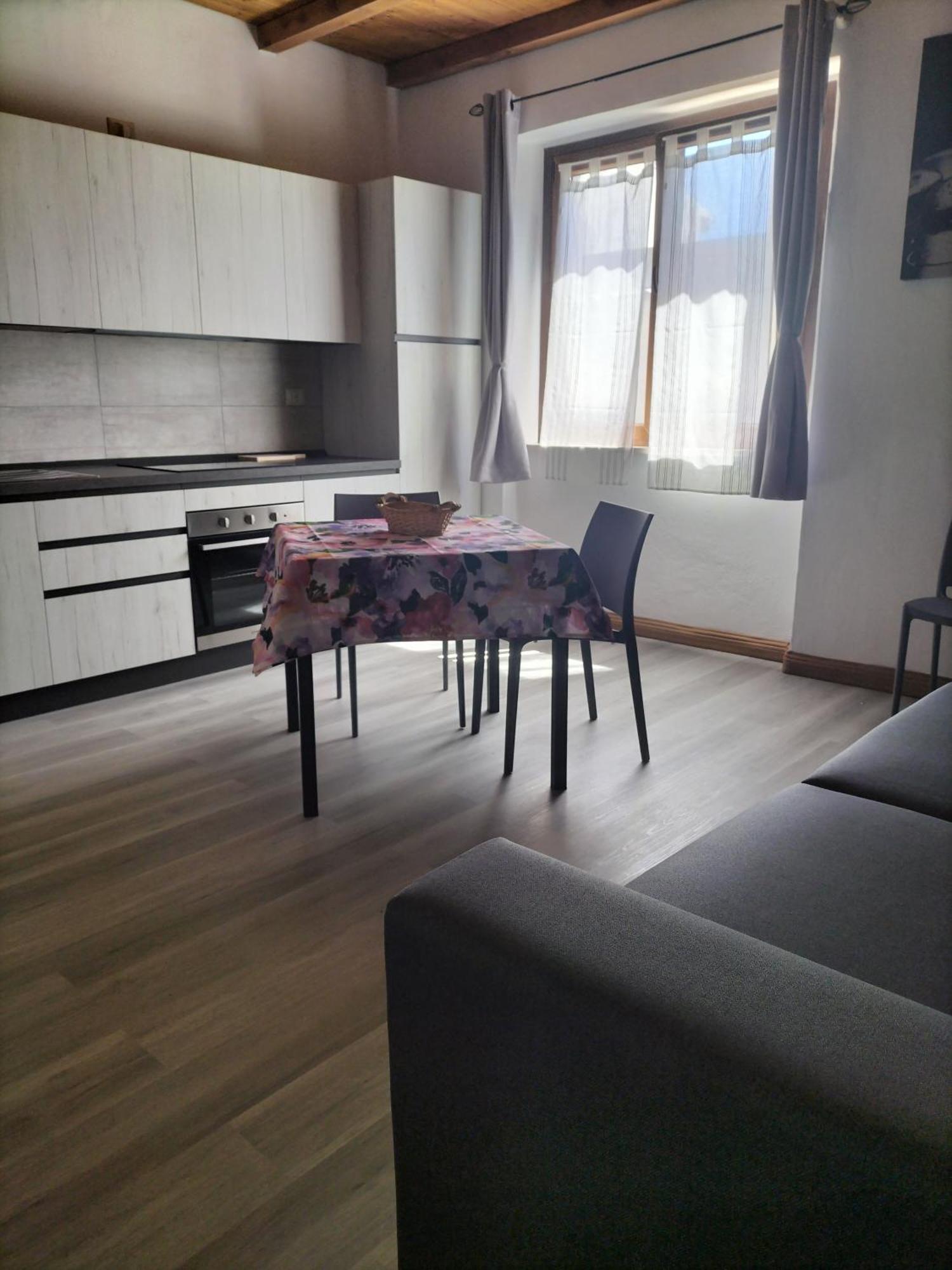 The Square Apartment Орозеи Екстериор снимка