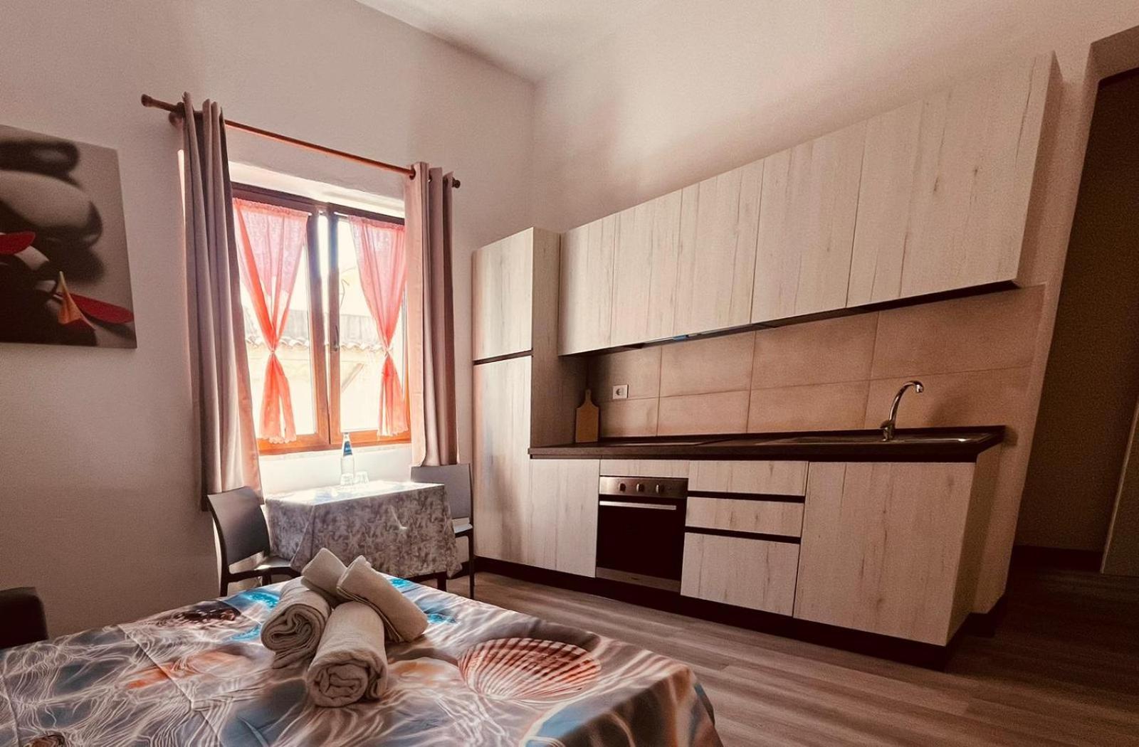 The Square Apartment Орозеи Екстериор снимка