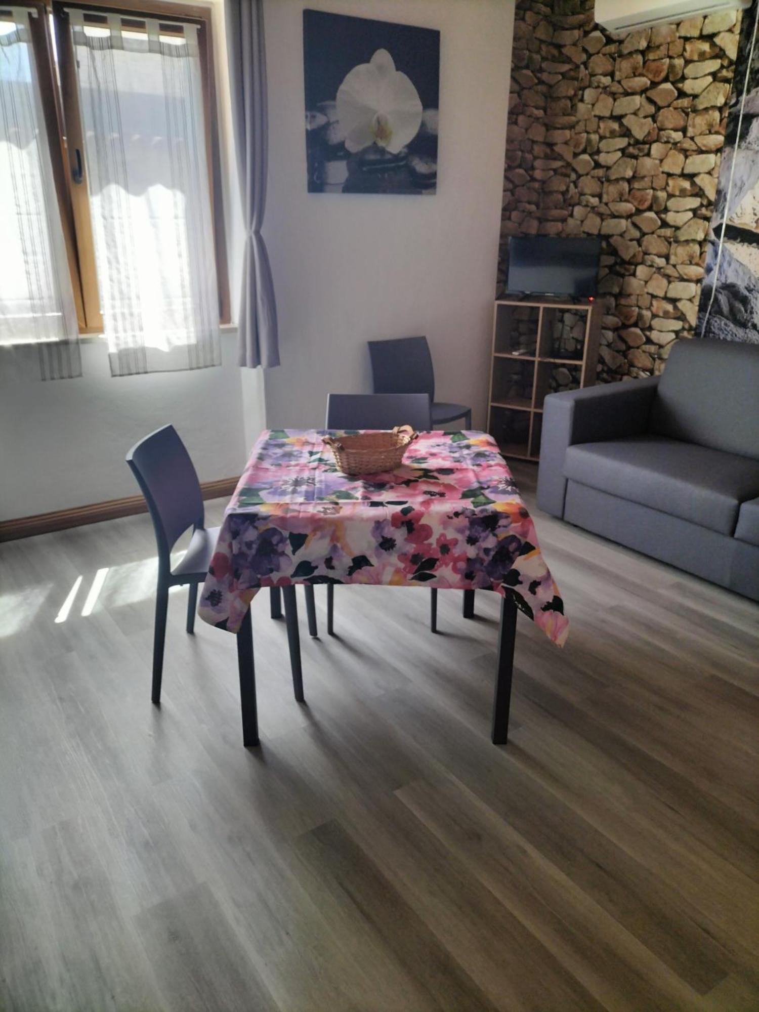 The Square Apartment Орозеи Екстериор снимка